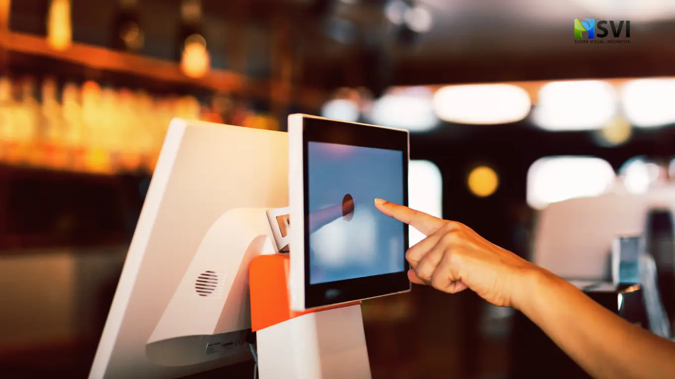 Perbedaan Kiosk dan Digital Signage: Mana yang Tepat untuk Strategi Bisnis Anda?