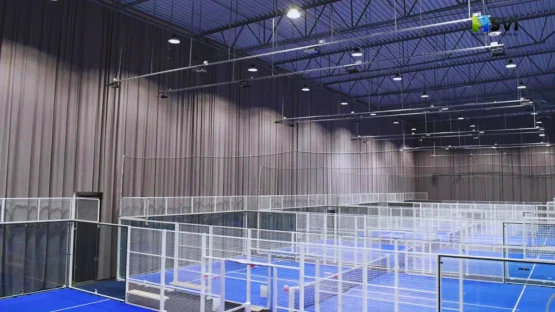 Desain sound system untuk lapangan padel atau tenis