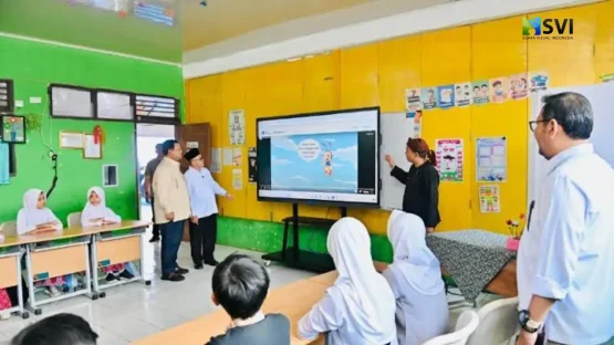 Peran Interactive Smart Board dalam Transformasi Pembelajaran