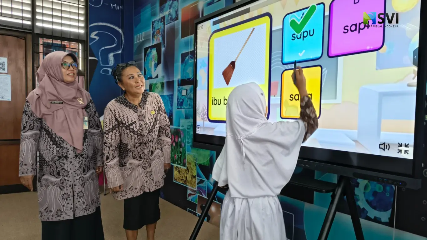 Peran Interactive Smart Board untuk Sekolah dalam Digitalisasi Pembelajaran